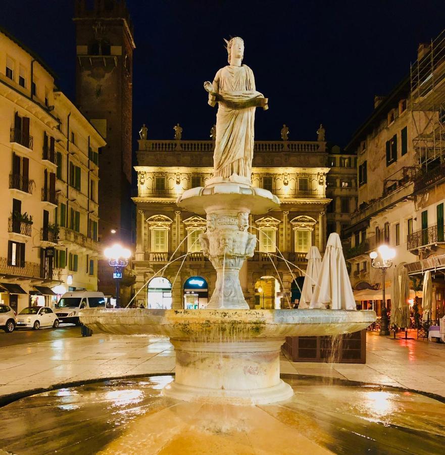 Casa Martini Piazza Erbe Apartment Verona Bagian luar foto